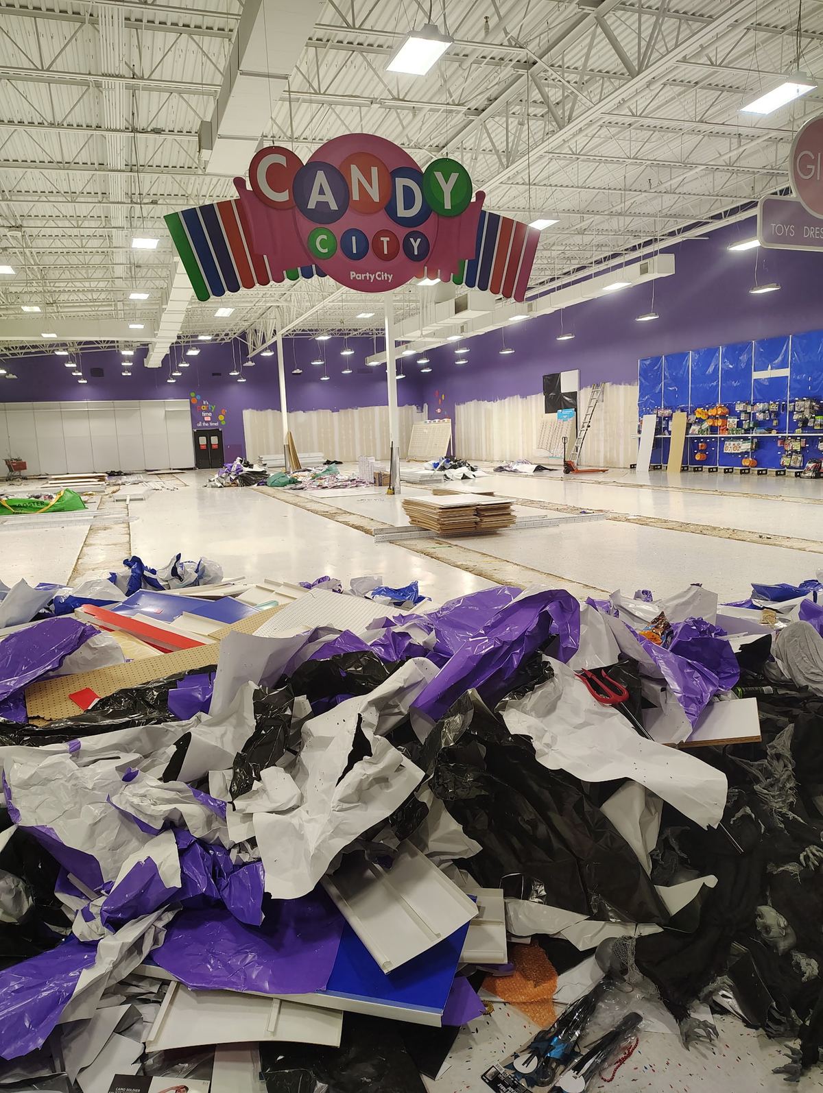 Large retail space during a full clean-out and haul-off